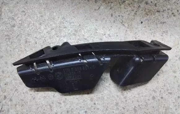 Fender mounting bracket
