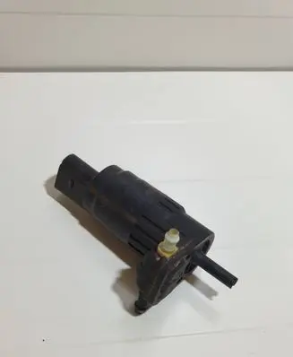 Volkswagen PASSAT B7 Windscreen/windshield washer pump 1K6955651 SG712V 07040614
