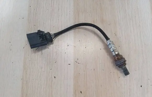 Volkswagen Touran II Lambda probe sensor 03C906262
