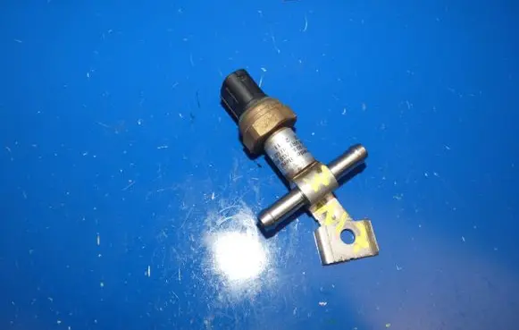 Mercedes-Benz CLA C117 X117 W117 Fuel pressure sensor A6450700081 L25656AB