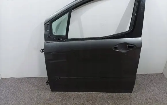 Ford Turneo Courier Front door