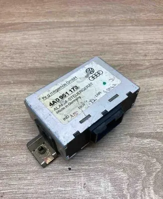 Audi A6 S6 C4 4A Alarm control unit/module 4A0951173