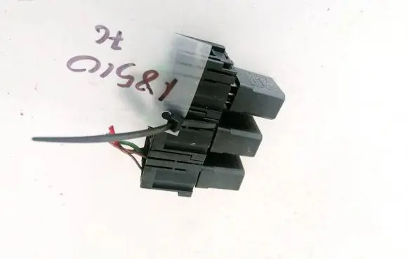 Iveco Daily 30.8 - 9 Fuse box set 504049024 67750