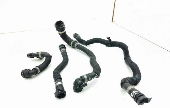 Coolant pipe/hose