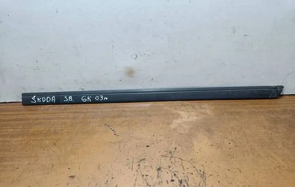Skoda Superb B5 (3U) Rear door trim (molding) 3U5853753B