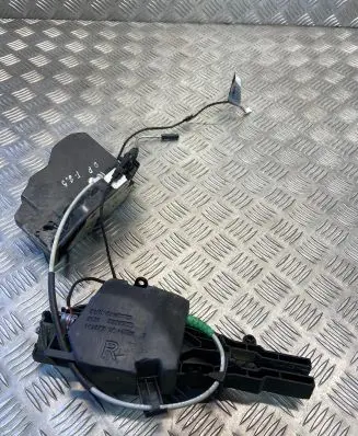 BMW X3 F25 Front door lock 7252538