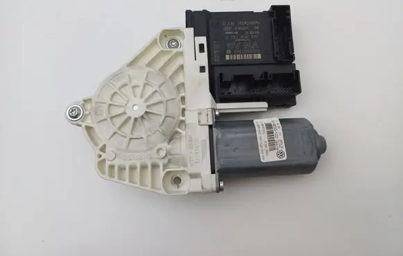 Volkswagen PASSAT CC Front door window regulator motor 1T0959702L 1K0959792P 3C8837462J