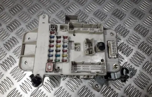Toyota RAV 4 (XA20) Fuse box set PPT25P5