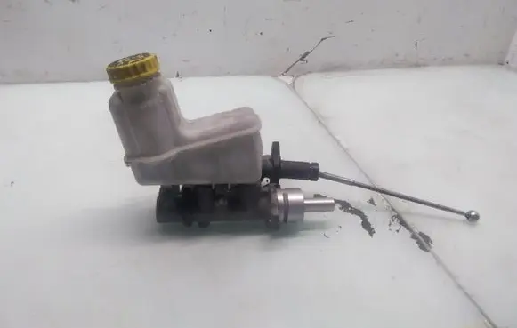 Master brake cylinder