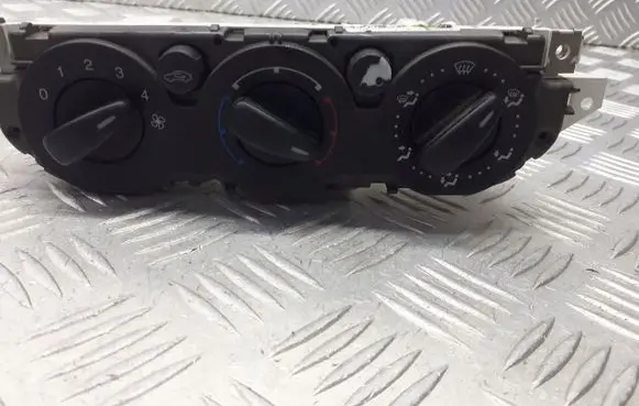 Ford Focus Interior fan control switch 7M5T-19980-AA
