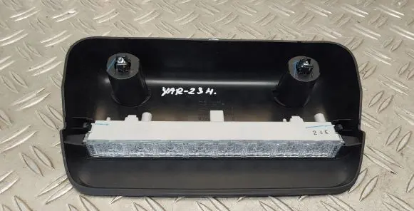 Toyota Yaris XP210 Third/center stoplight
