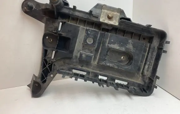 Volkswagen Touran I Battery tray 1K0915333H