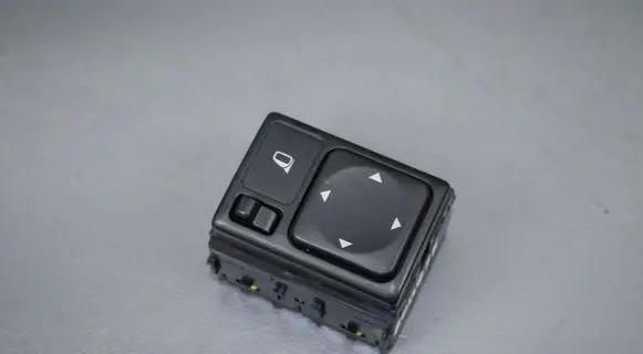 Nissan Juke I F15 Wing mirror switch