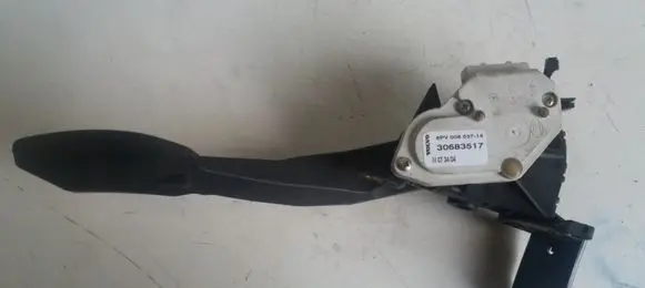 Volvo S60 Accelerator throttle pedal 30683517