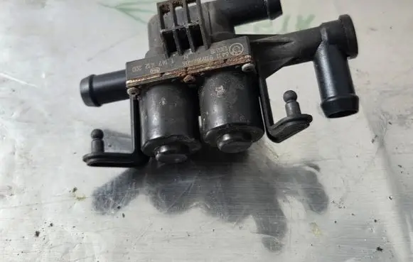 BMW 6 F06 Gran coupe Coolant heater control valve 64119119164 130618 9119164