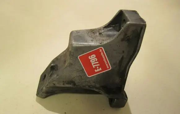 Audi 200 Gearbox mounting bracket 443399113J
