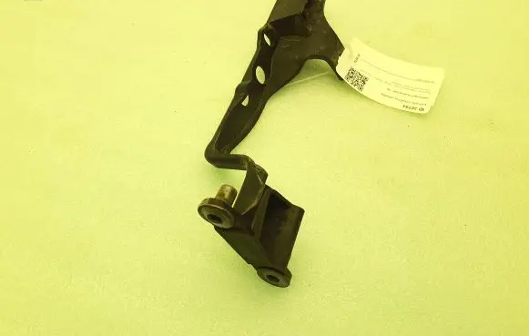Volkswagen Touareg I Radiator support slam panel bracket 7L0805733