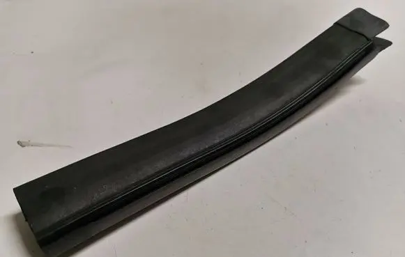 BMW X5 G05 Engine compartment rubber 7425427