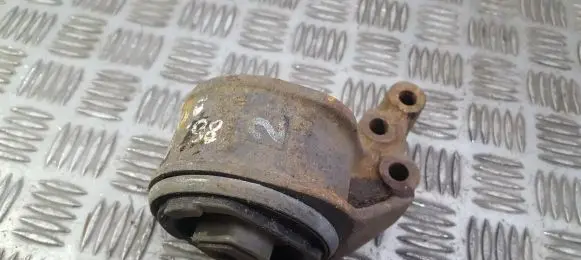 Volvo S40, V40 Engine mount bracket 30808637