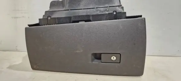 Volvo V70 Glove box 39810153