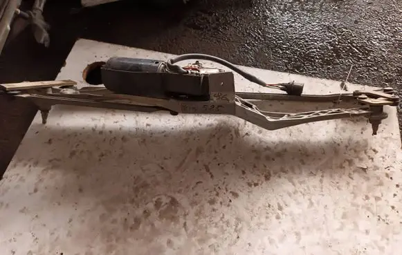 BMW 5 E39 Front wiper linkage 