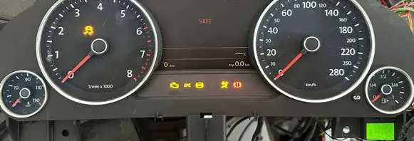 Volkswagen Touareg II Speedometer (instrument cluster) 7P6920882C