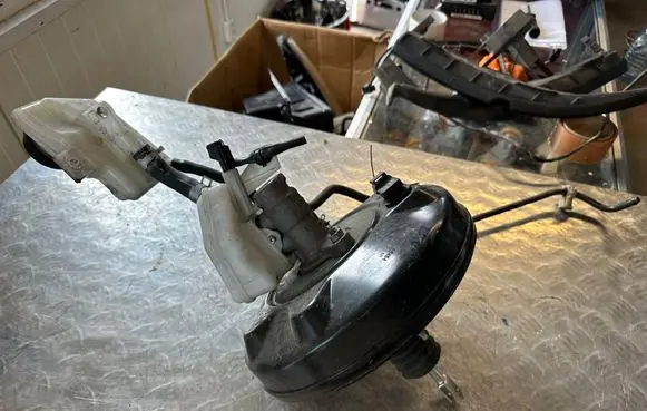 Nissan X-Trail T32 Brake booster 0204823377