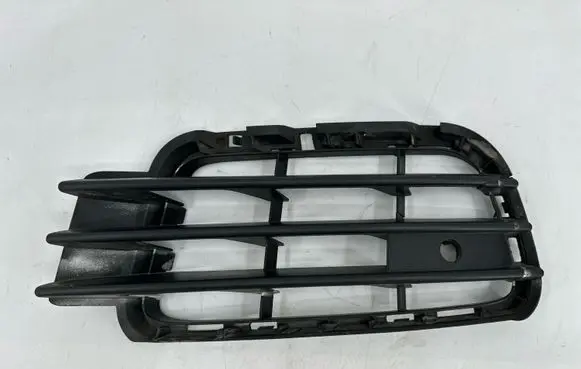 Volkswagen Touareg II Front bumper lower grill 7P6853665A