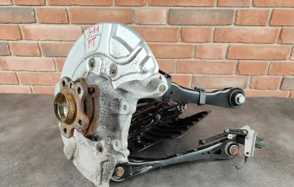 BMW 7 G11 G12 Rear wheel hub spindle/knuckle 6861136