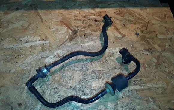 Volvo V40 Other engine bay part