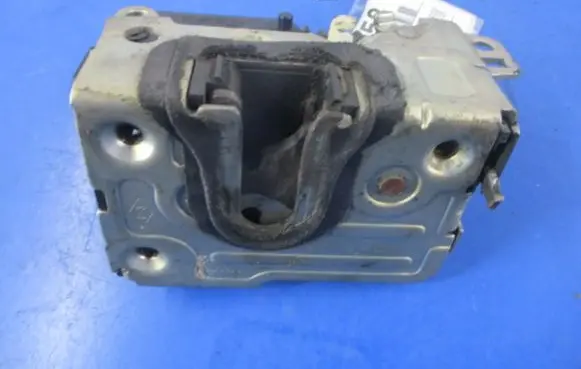 Dacia Sandero Rear door lock 8200735246