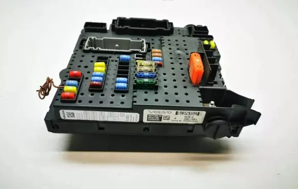 Volvo XC90 Fuse module 30728512 30728273 28017881
