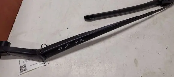 Mazda 6 Front wiper blade arm