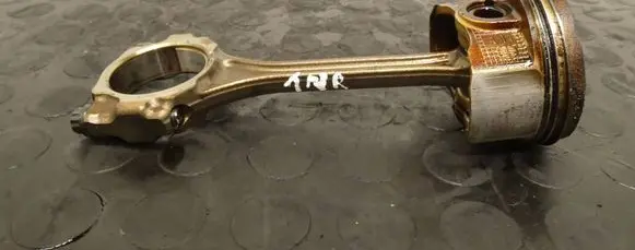Toyota Yaris Piston with connecting rod 47020