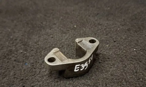 BMW 5 E39 Fuel Injector clamp holder 