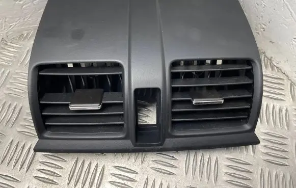 Honda CR-V Dash center air vent grill 9760M0010 8202399387