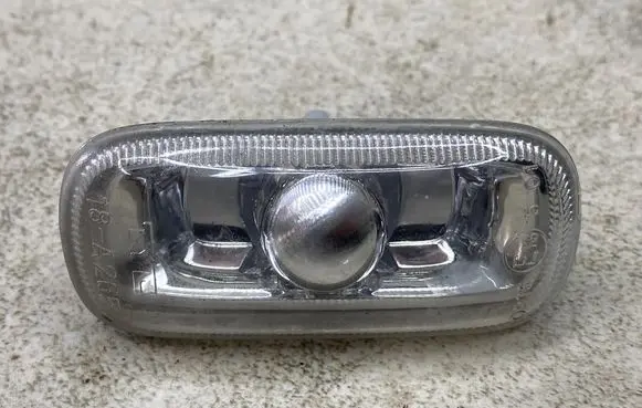 Front fender indicator light