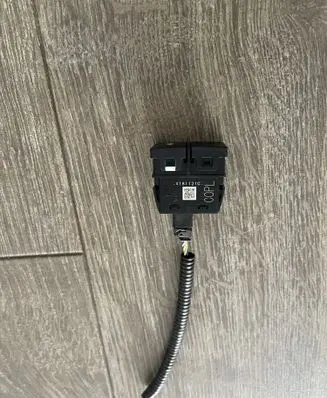 Honda CR-V Tailgate/boot open switch button M64747