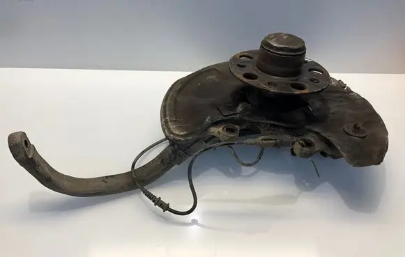 Mercedes-Benz E W211 Front wheel hub A2113306520 2113306520