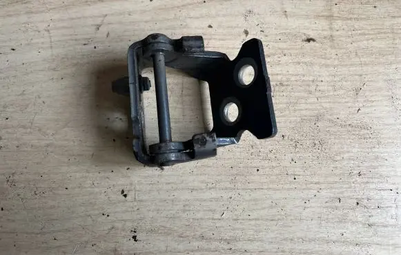 Peugeot 207 Rear door lower hinge