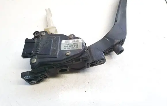 Volkswagen Touareg I Accelerator throttle pedal 7l6721507 6pv007770-25