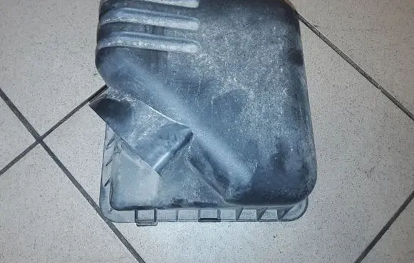 KIA Ceed Air filter box cover 281001H300 281111H300