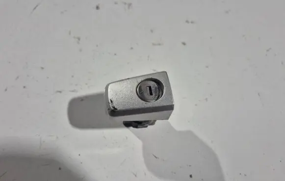 Opel Astra H Front door lock (next to the handle) 