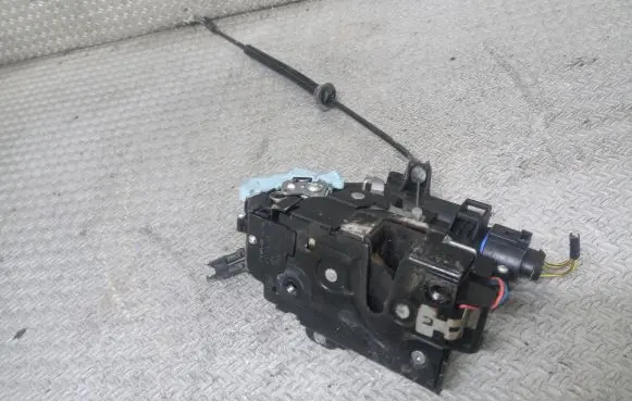 Skoda Octavia Mk2 (1Z) Front door lock 3D1837015AB