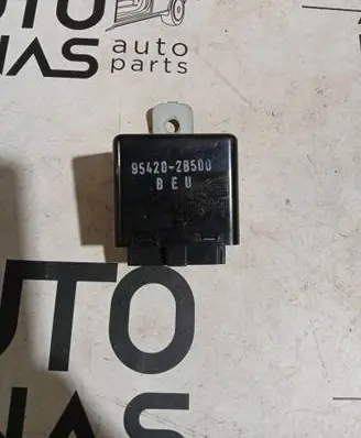 Hyundai Santa Fe Window wiper relay 954202B500
