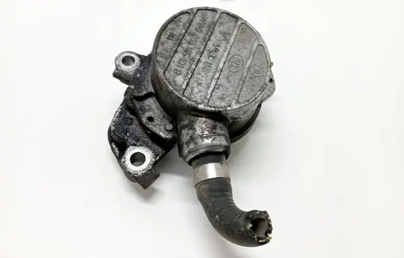 Skoda Fabia Mk1 (6Y) Vacuum pump 038145101B