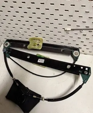 Porsche Cayenne (9Y0 9Y3) Rear window lifting mechanism without motor 9Y0839461 C70012101