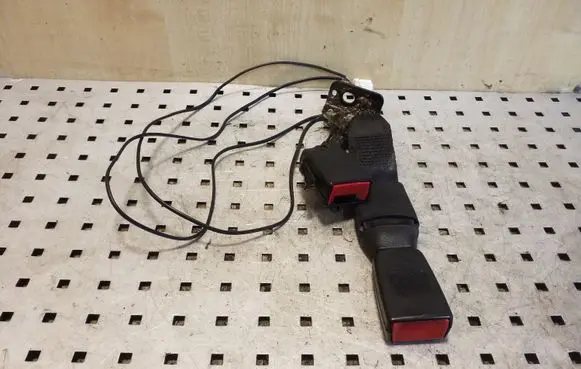 Peugeot 3008 I Rear seatbelt buckle