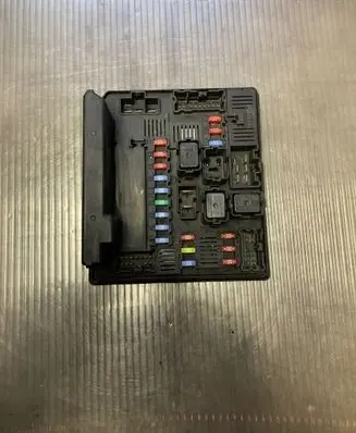 Nissan Qashqai Fuse module 284B7JD000 3288264745 519228043