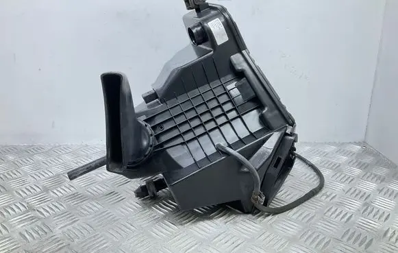 Audi A5 8T 8F Air filter box 8K0133837B